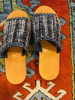 CHANEL Navy Tweed Chain-Trim Slide Sandals with Tan Footbed